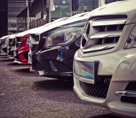 Senior-Friendly Tips for Selling A Car Online in Pasadena CA